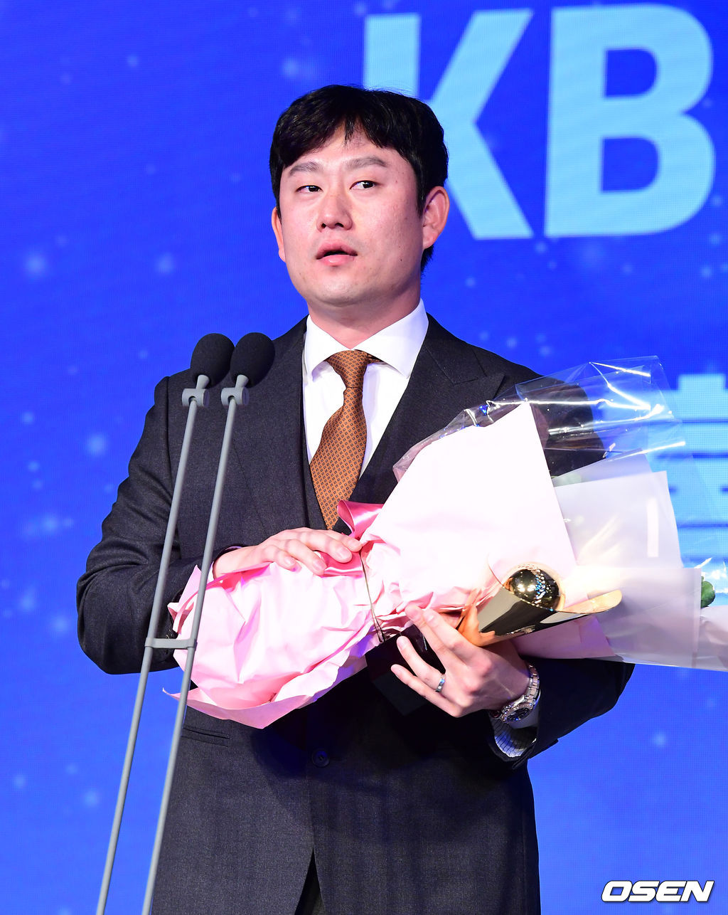 키움 김상수가 KBO 홀드상을 수상하며 소감을 말하고 있다. /jpnews@osen.co.kr