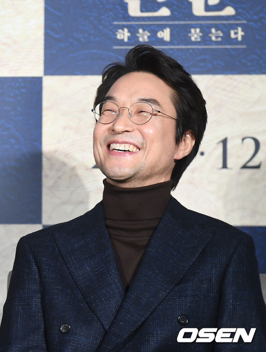 27일 오전 서울 광진구 건대 롯데시네마에서 영화 '천문: 하늘에 묻는다' 제작보고회가 열렸다.  배우 한석규가 이야기를 나누고 있다. /youngrae@osen.co.kr