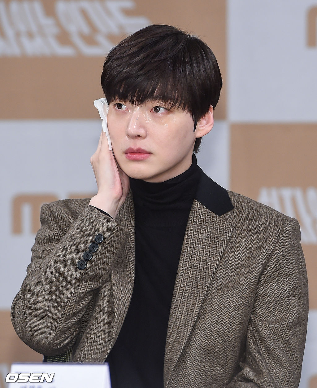 안재현이 땀을 닦고 있다. /soul1014@osen.co.kr