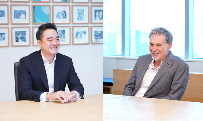 [사진=JTBC 제공] 홍정도 중앙일보-JTBC 사장(왼쪽)과 넷플릭스 리드 헤이스팅스 CEO가 상암동 JTBC 사옥에서 미팅을 가졌다.