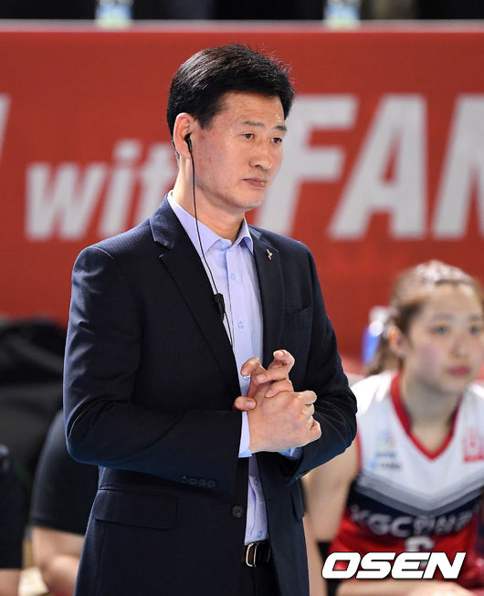 KGC인삼공사 서남원 감독이원작전을 지시하고 있다. /sunday@osen.co.kr