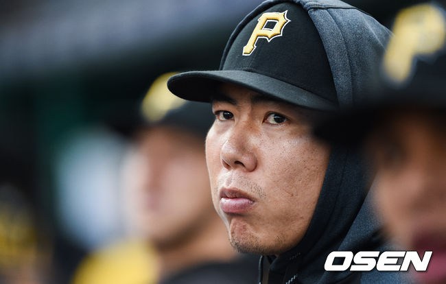 강정호가 경기를 지켜보고 있다. / soul1014@osen.co.kr