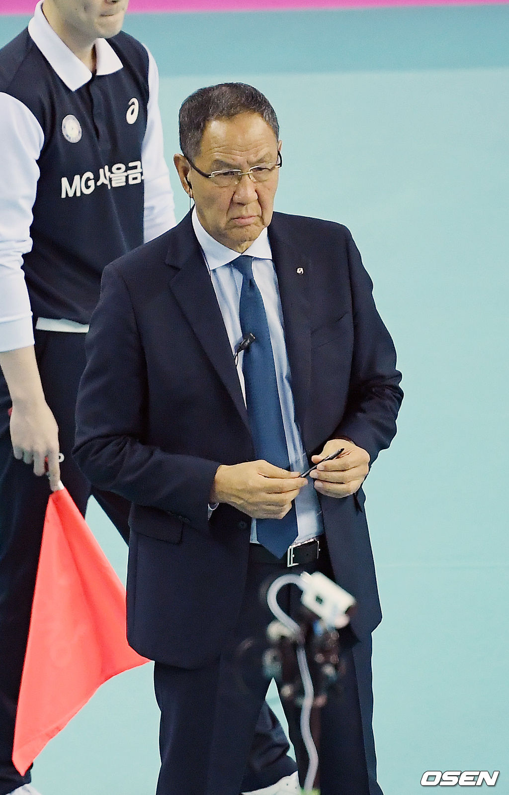1세트 대한항공 박기원 감독이 심각한 표정으로 경기를 주시하고 있다./ rumi@osen.co.kr