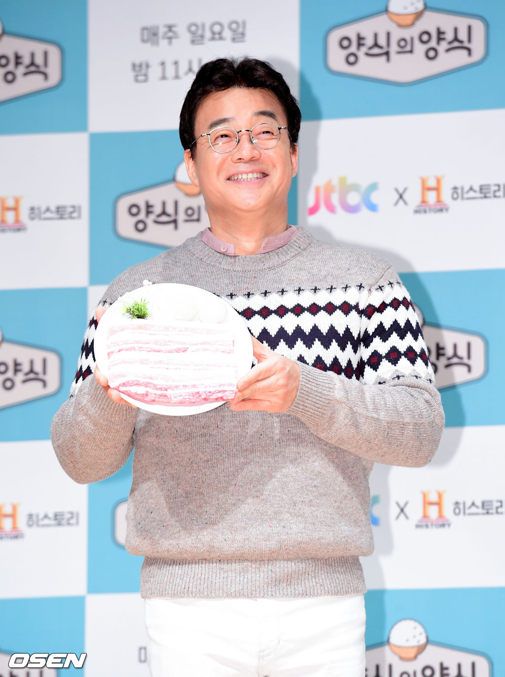 백종원이 포토타임을 하고 있다. /jpnews@osen.co.kr