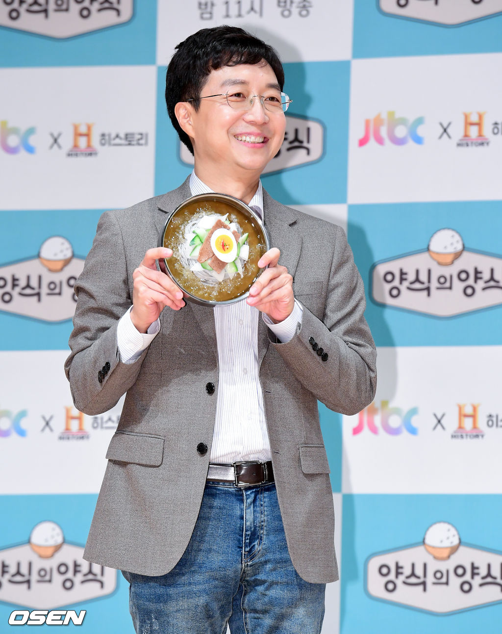 유현준이 포토타임을 하고 있다. /jpnews@osen.co.kr