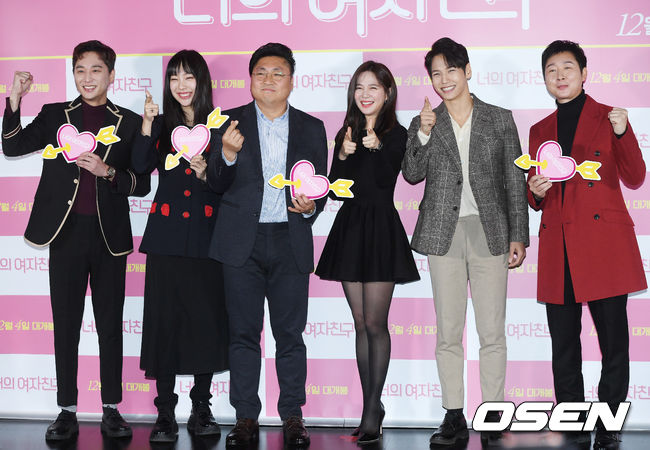 29일 오후 서울 광진구 자양동 건대입구 롯데시네마서 영화 '너의 여자친구' 언론배급시사회가 열렸다.  배우 허정민, 이진이, 이장희 감독, 이엘리야, 지일주, 김기두가 무대 위에서 포토타임을 갖고 있다./ rumi@osen.co.kr