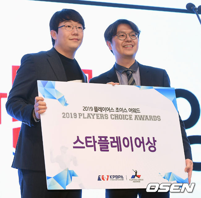 스타플레이어상을 수상한 KIA 양현종이 포토타임을 갖고 있다./youngrae@osen.co.kr 