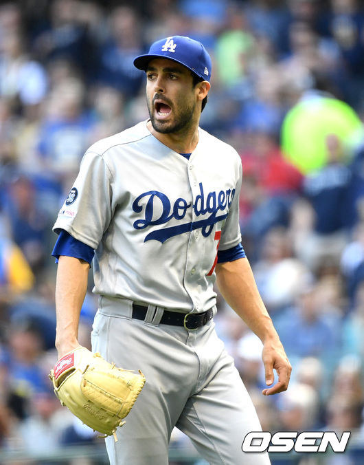7회말 1사 1, 2루 상황 다저스 투수 스캇 알렉산더가 병살타로 이닝을 마친 뒤 환호하고 있다. /dreamer@osen.co.kr