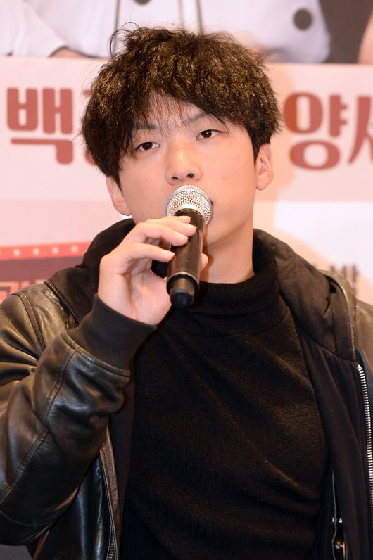 [사진=SBS 제공] '맛남의 광장' 기자간담회에서 연출을 맡은 이관원 PD가 발언 중이다.