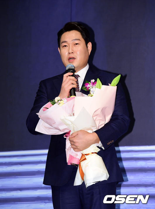 NC 양의지가 ‘최고의 선수상’을 수상하며 소감을 말하고 있다. /jpnews@osen.co.kr