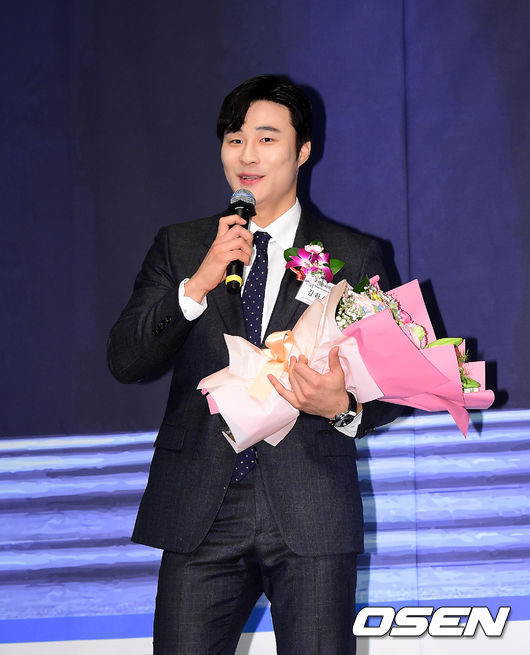 키움 김하성이 최고의 타자상을 수상하며 소감을 말하고 있다. /jpnews@osen.co.kr