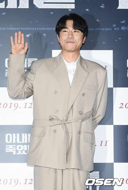 영화 '아내를 죽였다' 언론시사회가 5일 오후 서울 용산CGV에서 진행됐다.  '아내를 죽였다'는 희나리 작가의 2010년 동명의 인기 웹툰을 원작으로 한 작품이다. 음주로 전날 밤의 기억이 사라진 남자가 아내를 죽인 범인으로 몰리면서 벌어지는 사투를 그린 블랙아웃 스릴러물.  이시언이 포즈를 취하고 있다. / soul1014@osen.co.kr