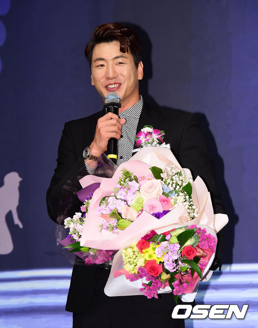 5일 오후 서울 양재동 엘타워에서 한국프로야구은퇴선수협회 시상식이 열렸다.SK 김광현이 최고의 투수상을 수상하며 소감을 말하고 있다. /jpnews@osen.co.kr
