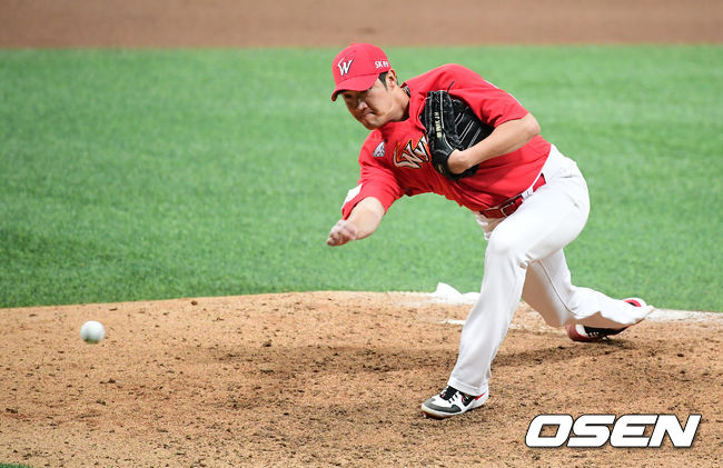 8회말 SK 박종훈이 역투하고 있다. /jpnews@osen.co.kr