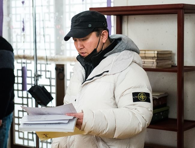 [사진=TV조선 제공] '간택-여인들의 전쟁'을 연출하는 김정민 감독.