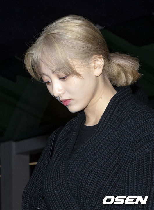 TWICE(트와이스)가 25일 오후 '2019 아시아 아티스트 어워즈 인 베트남'(2019 Asia Artist Awards in Vietnam) 참석 차 인천국제공항을 통해 베트남으로 출국했다.TWICE(트와이스) 지효가 출국장으로 향하고 있다. /cej@osen.co.kr