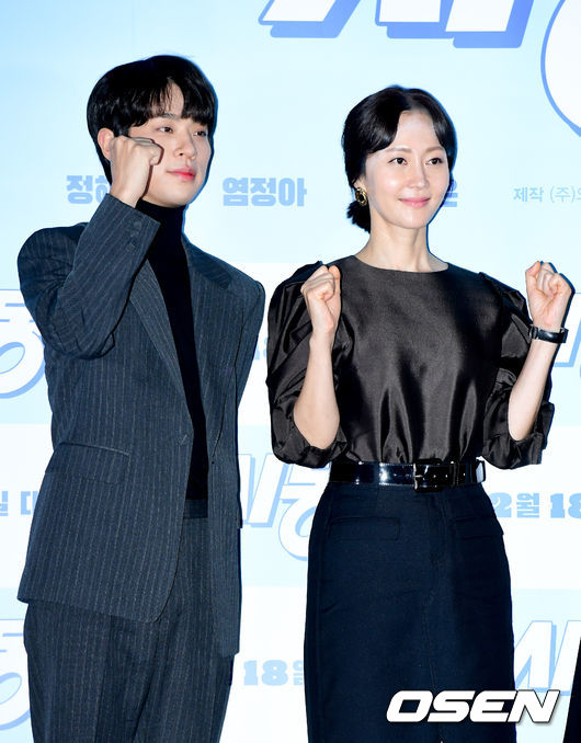 배우 박정민, 염정아가 포토타임을 하고 있다. /jpnews@osen.co.kr