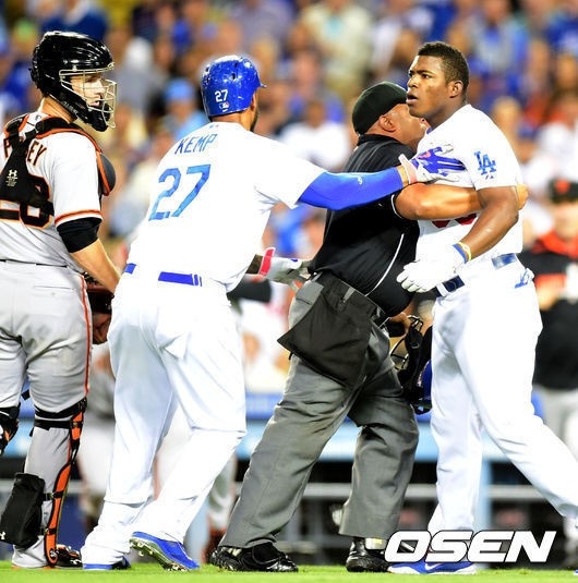 2014년 다저스 시절 범가너와 충돌한 푸이그(오른쪽). /jpnews@osen.co.kr