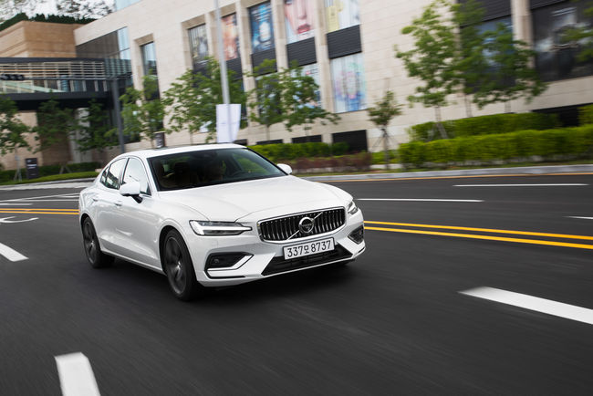 볼보차 신형 S60. 