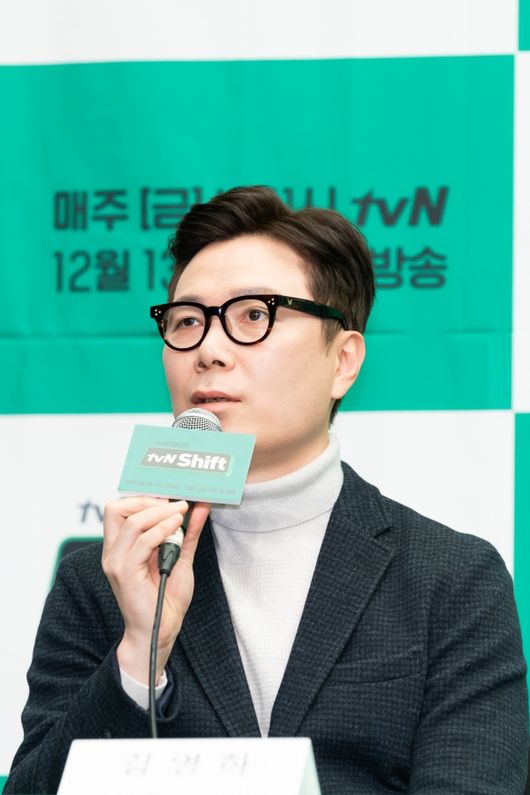 [사진=tvN 제공] 소설가 김영하가 'Shift' 제작발표회에서 래퍼 타이거JK와 만난 순간에 대해 말했다.