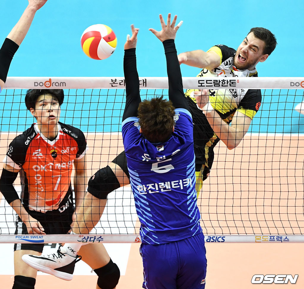 OK저축은행 레오가 공격을 시도하고 있다. /dreamer@osen.co.kr