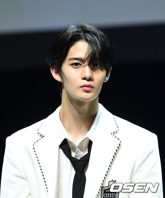 19일 오후 서울 광진구 예스24라이브홀에서 그룹 CIX의 ‘2nd EP Album HELLO Chapter 2. ‘Hello, Strange Place’’ 발매기념 쇼케이스가 열렸다.그룹 CIX 배진영이 취재진의 질문을 듣고 있다. /sunday@osen.co.kr