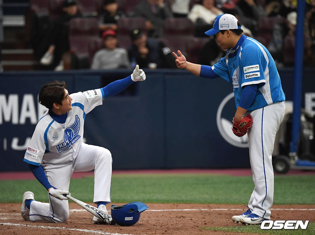 5회말 종범신팀 강백호가 양신팀 이정후를 삼진으로  잡아낸 뒤 기뻐하고 있다. /youngrae@osen.co.kr 