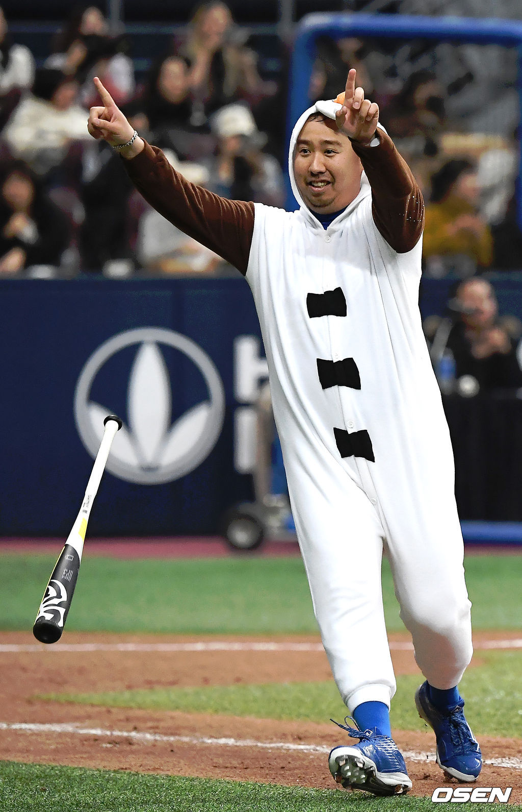 2회 종범신팀 유희관이 비디오 판독을 요청하고 있다. /youngrae@osen.co.kr 