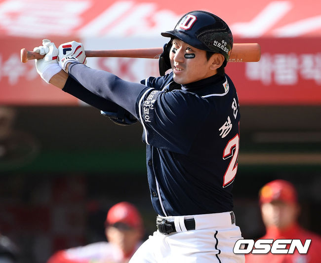 3회초 1사에서 두산 정진호가 좌월 솔로 홈런을 치고 있다./sunday@osen.co.kr