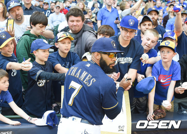 밀워키 테임즈가 팬들에게 사인을 해주고 있다. / soul1014@osen.co.kr