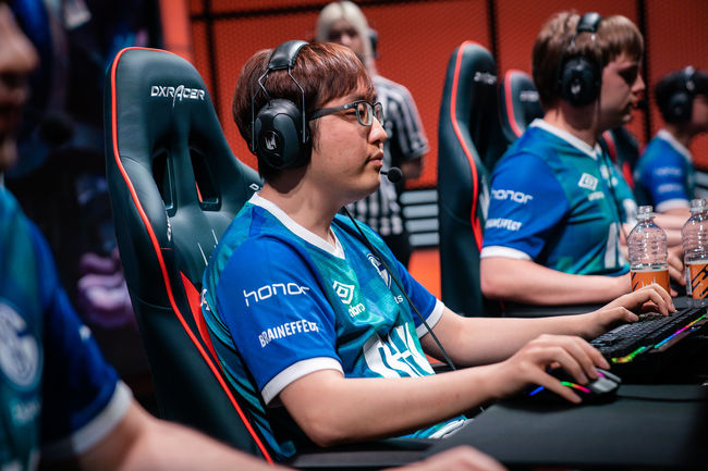 라이엇 게임즈 플리커.