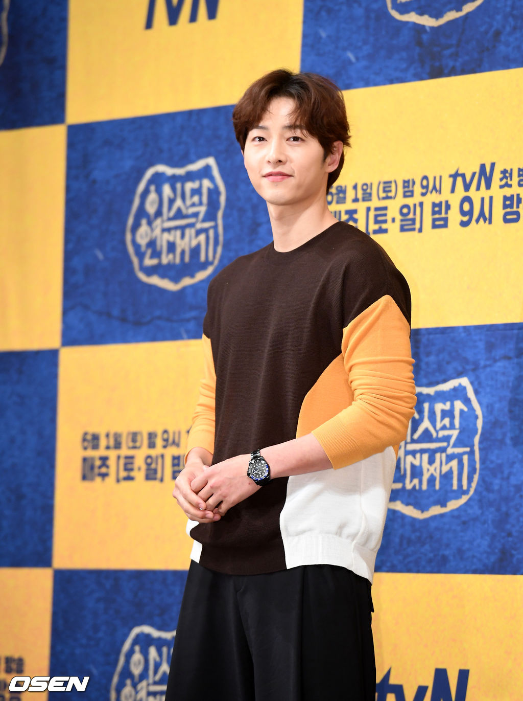 배우 송중기가 포토타임을 하고 있다. /jpnews@osen.co.kr