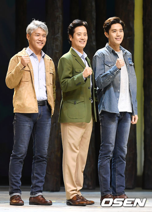 박호산, 남경주, 손준호가 포토타임을 갖고 있다. /youngrae@osen.co.kr