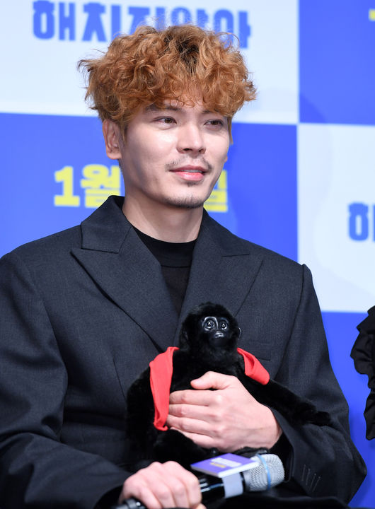 18일 오전 서울 강남구 CGV 압구정에서 영화 ‘해치지않아’ 제작보고회가 열렸다.  배우 김성오가 취재진의 질문을 듣고 있다. /sunday@osen.co.kr