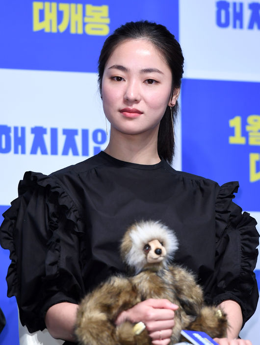 18일 오전 서울 강남구 CGV 압구정에서 영화 ‘해치지않아’ 제작보고회가 열렸다.  배우 전여빈이 포토타임을 갖고 있다. /sunday@osen.co.kr