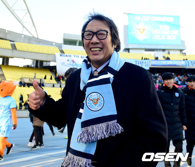 FA컵 우승을 거둔 대구FC 조광래 대표이사가 기뻐하고 있다./ youngrae@osen.co.kr