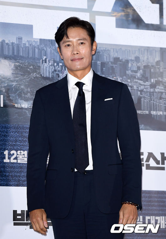 18일 오후 서울 용산구 CGV 용산아이파크몰에서 영화 '백두산’ 언론시사회가 열렸다.  배우 이병헌이 포토타임을 갖고 있다. /sunday@osen.co.kr