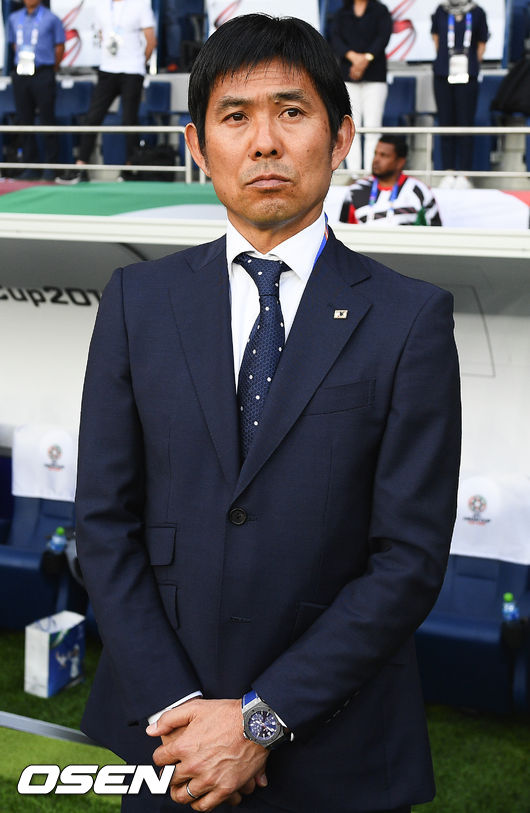 경기에 앞서 일본 모리야스 하지메 감독이 그라운드를 바라보고 있다. / soul1014@osen.co.kr