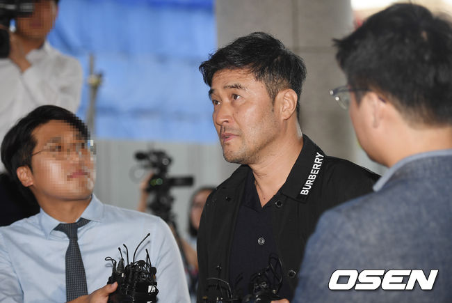 최민수가 법정에 출석에 앞서 취재진과 인터뷰를 하고 있다./youngrae@osen.co.kr 