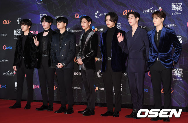 그룹 GOT7(갓세븐)이 레드카펫 위에서 포즈를 취하고 있다. /cej@osen.co.kr