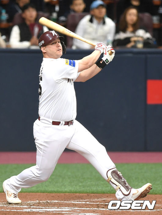 1회말 2사 1루 키움 샌즈가 적시타를 때려내고 있다./youngrae@osen.co.kr