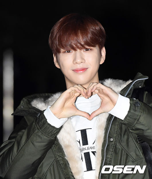 가수 강다니엘이 리허설 장소로 이동하고 있다. /cej@osen.co.kr