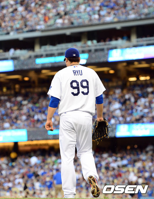 다저스타디움 마운드에 오르는 류현진 /jpnews@osen.co.kr