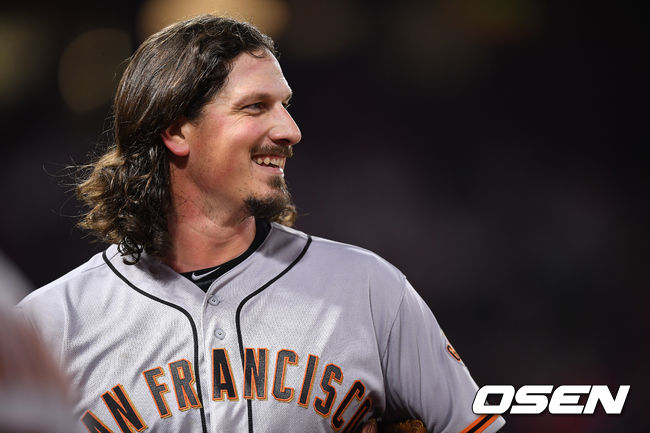 5회말 이닝을 마친 샌프란시스코 사마자가 미소를 짓고 있다. / youngrae@osen.co.kr