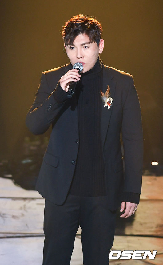 22일 오후 서울 잠실실내체육관에서 진행된 '제6회 가온차트 뮤직 어워즈'에서 가수 한동근이 멋진 무대를 펼치고 있다. /  soul1014@osen.co.kr