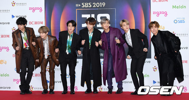 그룹 방탄소년단이 포토타임을 갖고 있다. /sunday@osen.co.kr