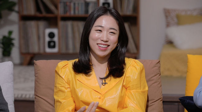 [사진=JTBC 제공] 배우 이미도가 '방구석 1열'에서 화제의 SNS '엄마의 개인 생활' 제작기를 공개한다.