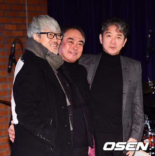 박성식, 김종진, 장기호가 포토타임을 하고 있다. /jpnews@osen.co.kr 