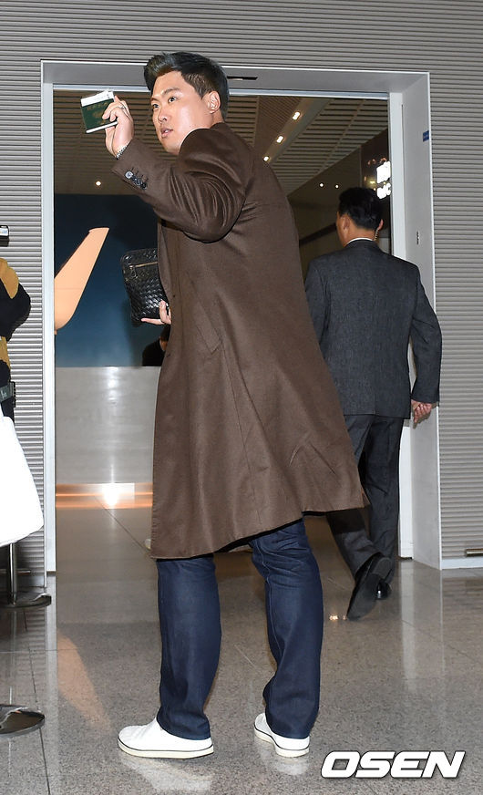 류현진이 출국장으로 향하고 있다. /dreamer@osen.co.kr
