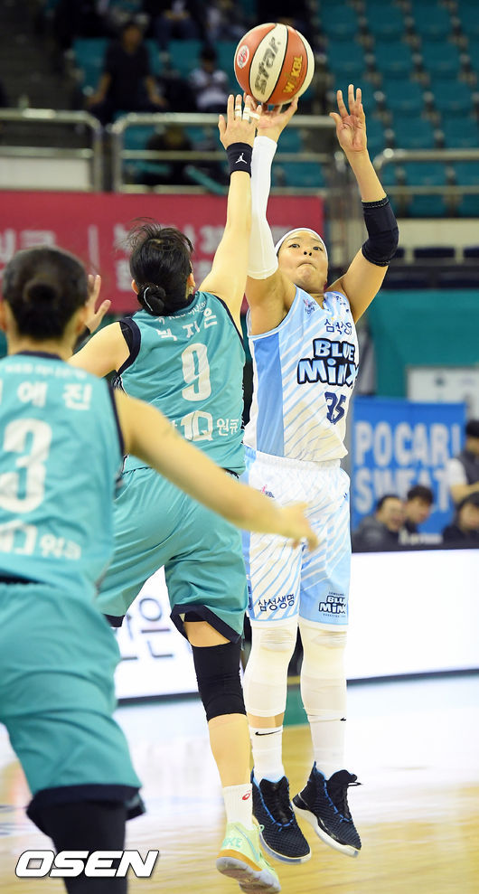 3쿼터 삼성생명 김한별이 3점슛을 날리고 있다./rumi@osen.co.kr